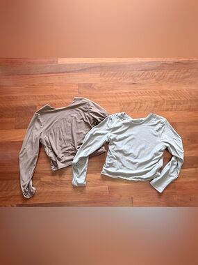 Pink Republic Long Sleeve Scoop Neck Top in Taupe and Light Gray